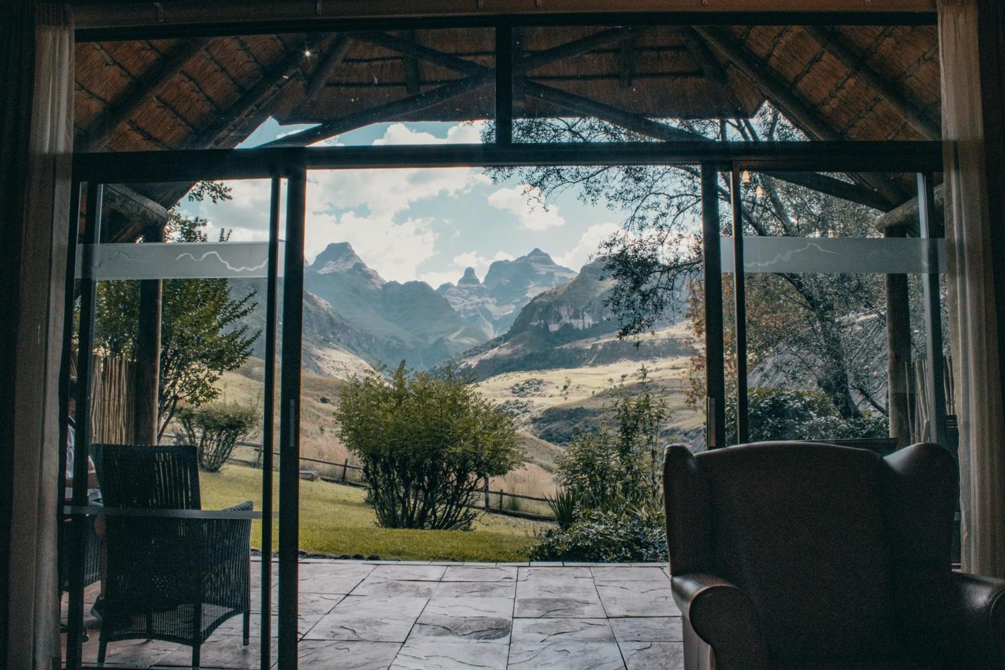 Cathedral Peak Hotel Winterton Exterior foto