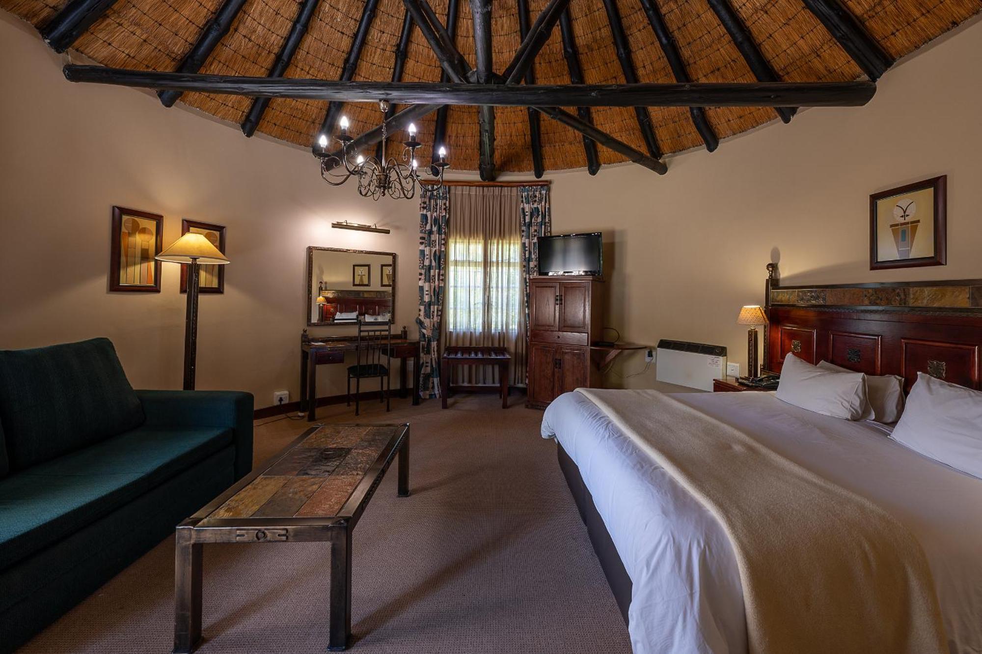 Cathedral Peak Hotel Winterton Habitación foto