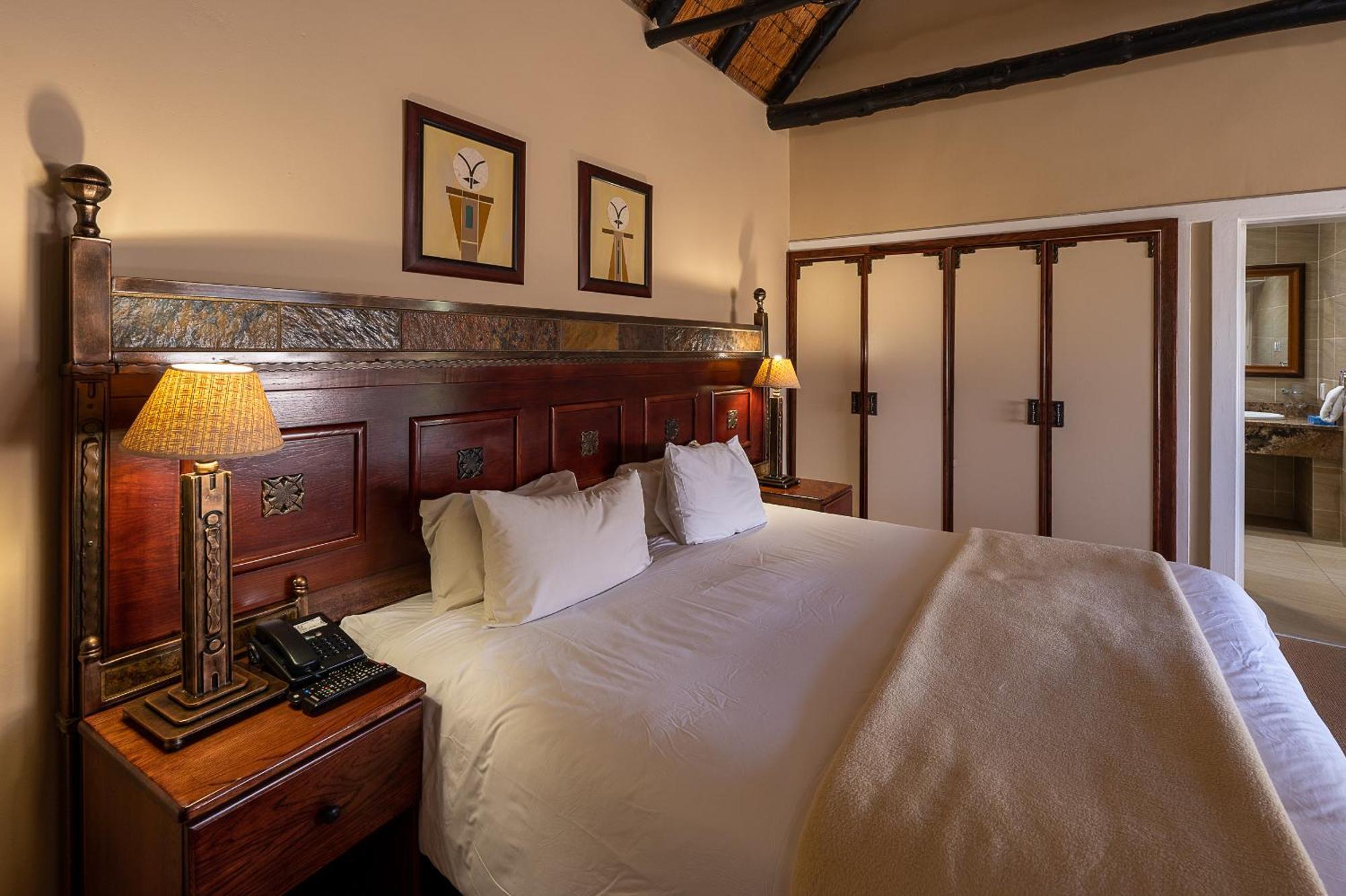 Cathedral Peak Hotel Winterton Habitación foto